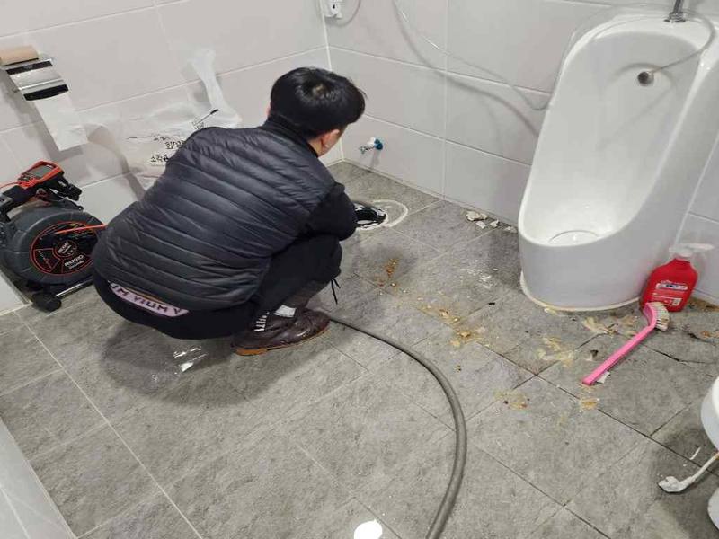 서해구 소변기막힘 작업사례 6
